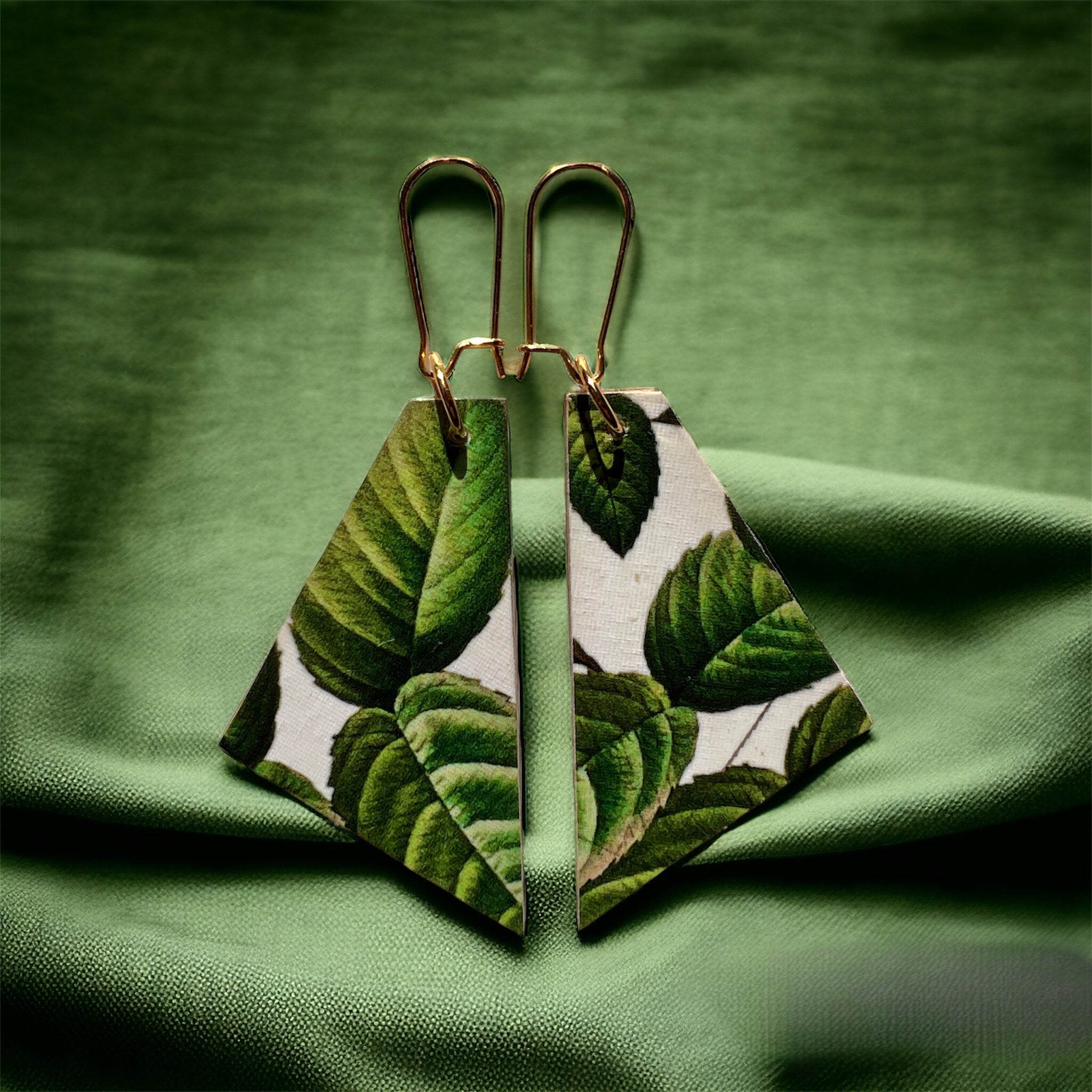 Plant and leave earrings. Fabric on Wood. Madera Design Studio.