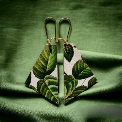 Plant and leave earrings. Fabric on Wood. Madera Design Studio.